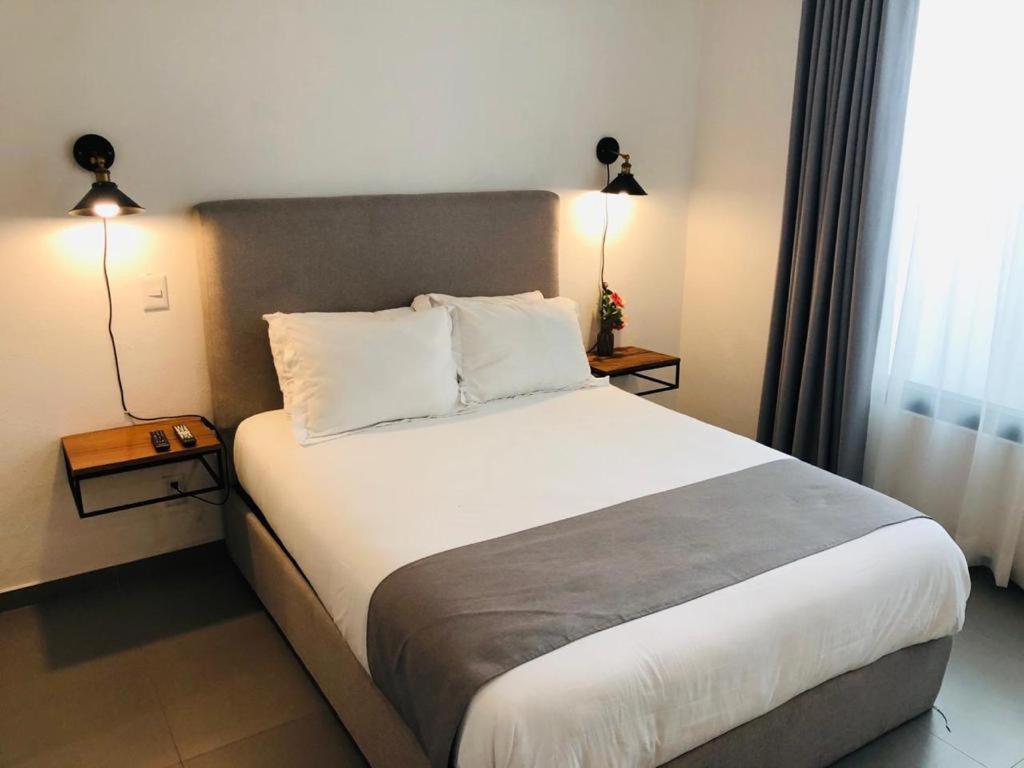 Aparthotel Urban Gran Plaza à Zapopan Extérieur photo